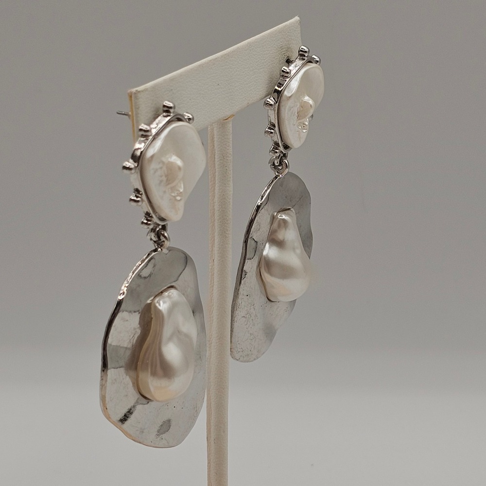 Silver Tone Earrings Baroque Simulated Pearl Hammered Metal Drop Modern - Picture 8 of 14